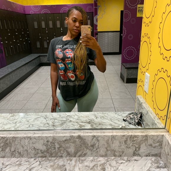 Meet your Posher, Coach Lola 🦋 - Picture 3 of 4